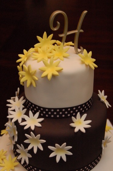 Daisy Birthday Cake Detail